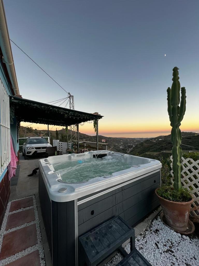 Casa Rural Malaga Monkey Love Con Jacuzzi Iznate Kültér fotó